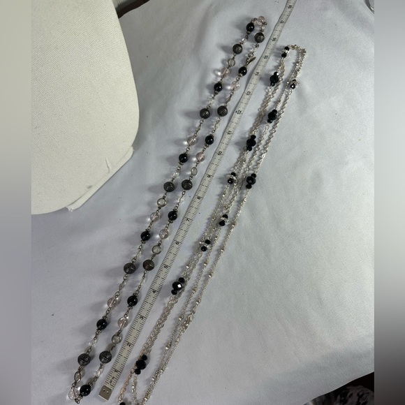 Two long black and silvertone bead necklaces - Picture 3 of 6